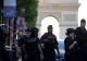 Poliţist, atacat cu un cuţit la Paris. Atacatorul, rănit grav după ce a fost împușcat de colegii agentului: o posibilă motivație teroristă, exclusă de autorități