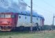 Locomotiva unui tren cu aproximativ 100 de călători, cuprinsă de incendiu, în Halta Tomșani! Intervin pompierii - traficul rutier, îngreunat