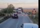 Inconștiență maximă la Iași! Mai multe mașini au ignorat semnalele luminoase și sonore și au traversat calea ferată, deși bariera era lăsată