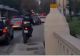 Poliţist cercetat disciplinar, după ce a fost filmat de în timp ce se afla cu motocicleta pe trotuar, în Timișoara. Agentul a devenit agresiv