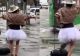 Scene inedite în mijlocul Bucureștiului: O tânără dansează pe manele, în ploaie, într-o intersecție aglomerată