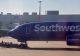 Un avion Southwest Airlines a fost lovit de un GLONȚ când se pregătea să decoleze. Incident grav pe un aeroport din Dallas
