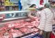 Sărbătorile aduc scumpiri record! Prețuri umflate la carnea de miel și pasca: cât vor trebui să scoată românii din bunzunar