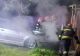 Incendiu în miez de noapte pe o stradă din Giurgiu: o mașină parcată a fost cuprinsă de flăcări