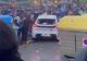 Incidente la meciul Espanyol-FC Barcelona. Un individ a intrat în plin, în suporterii din fața stadionului VIDEO