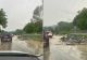 Trafic blocat pe un drum intens circulat din Buzău. Pe șosea s-a acumulat apă şi au ajuns aluviuni