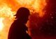Incendiu de proporții în județul Brașov: 25 de persoane evacuate din cauza flăcărilor violente