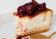 Tort cu cremă de iaurt și jeleu de vișine. Un desert răcoritor