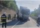 Trafic blocat pe DN6, la ieșirea din Orșova, după ce un TIR s-a răsturnat pe șosea și a lovit un parapet. Combustibilul din autovehicul se scurge în Dunăre