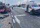 Ambulanță, lovită de o autoutilitară care nu i-a acordat prioritate, în județul Vâlcea. Două persoane au ajuns la spital