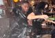 Moment de groază într-un restaurant: un SUV a intrat direct în local, în timp ce doi influenceri filmau o recenzie culinară