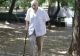Victor Rebengiuc, la 92 de ani, surprins în Parcul Cișmigiu. Eleganță, umor și lecția unui mare actor