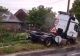 Accident din cauza carosabilului ud: un șofer a pus la pământ un stâlp și un gard