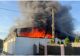 Incendiu de proporții în județul Galați. Arde o hală plină cu uleiuri, pericol uriaș