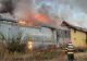 Incendiu de proporții în Prahova. O casă și un depozit de materiale de construcții, mistuite de flăcări