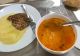 Prețul incredibil pentru un prânz la cantina ASE. Cuprinde o ciorbă, un piure cu cotlet de porc, o chiflă, mămăligă cu cârnăciori și castraveți