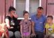 Familie greu încercată, model de iubire și credință. O femeie, fără mâini, și soțul ei cresc trei copii