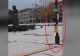 Patinoar cu obstacole, marca "Dorel", la Ploiești: doi stâlpi și două reflectoare, uitate în mijlocul suprafeței de patinaj