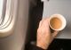 Motivul pentru care nu trebuie să comanzi cafea în avion. Un fost însoțitor de zbor aruncă bomba