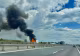 Un microbuz a luat foc în mers pe A1. Traficul spre Pitești este complet blocat din cauza degajărilor mari de fum - VIDEO