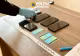Percheziții în Dâmbovița într-un dosar de înșelăciune online. Peste 100 de persoane păcălite cu cazări fictive