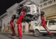Chinezii au construit robotul uriaș din filmele SF. Dărâmă ziduri, se transformă din mers și poate fi pilotat de un om din interior