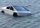 Experiment periculos: un șofer și-a băgat intenționat Tesla într-un lac pentru a testa dacă „plutește”