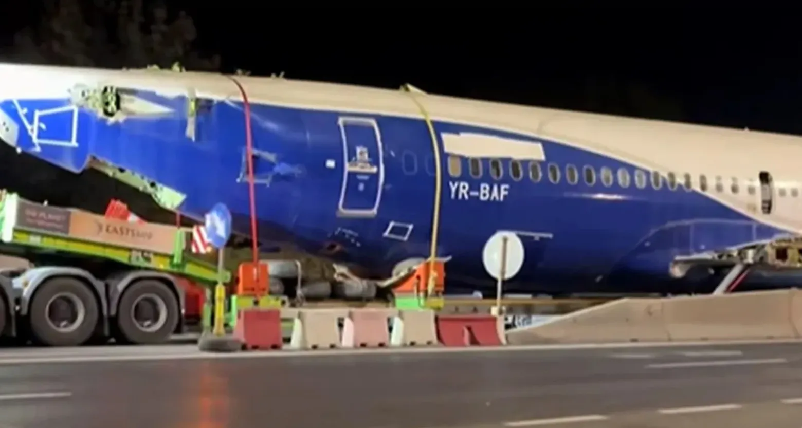 Avion blocat pod Balotești. Foto/Captură
