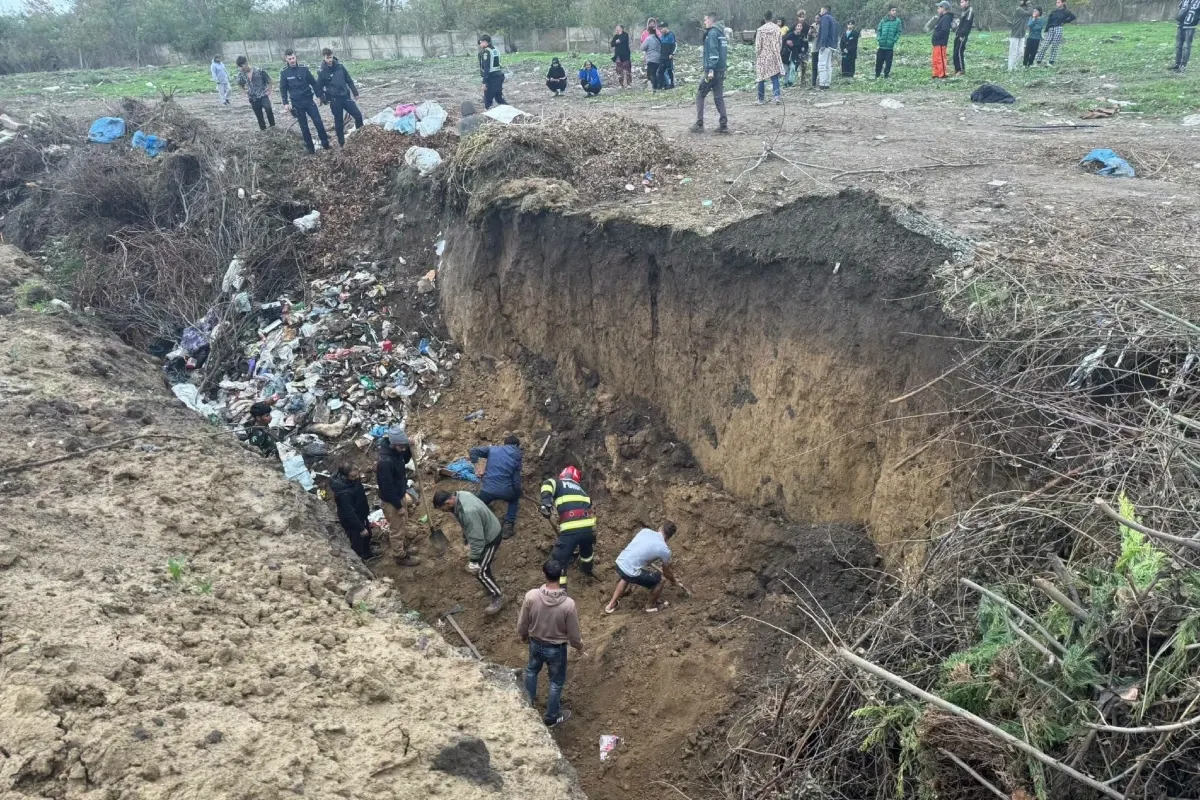 Bărbat prins sub un mal de pământ / Sursa foto - ISU