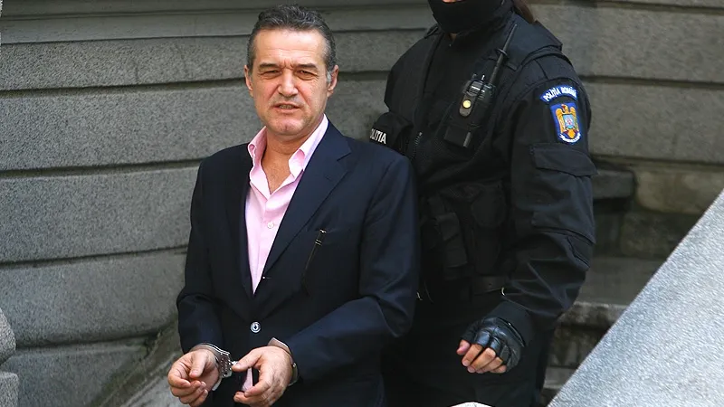 Războinicul luminii în cătuşe. Becali a fost vedeta unui serial poliţist, timp de câteva zile