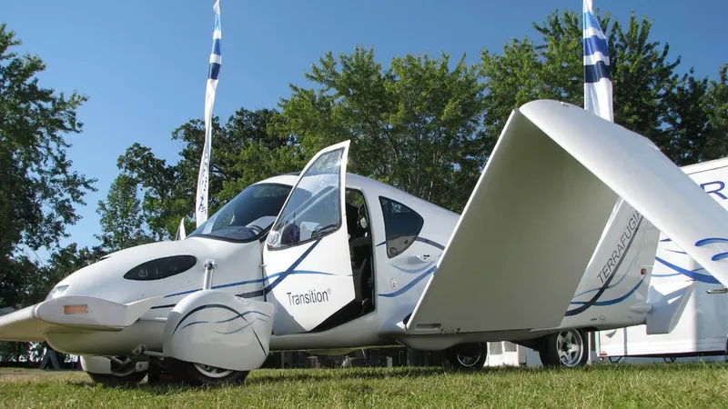Terrafugia Transition - Maşina care se transformă în avion în 15 secunde