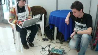 Openhexapod este robotul cu şase picioare inventat de Andrei Ruse