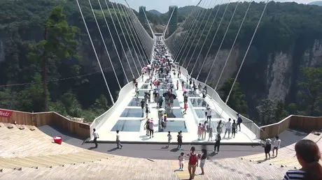 <p>Podul de sticla din China</p>