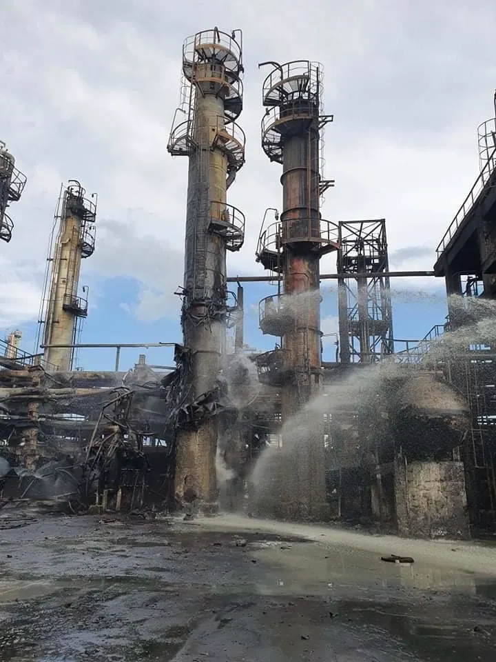 FOTO Cum arată interiorul Rafinăriei Petromidia Năvodari după explozia devastatoare de azi dimineață – poza 8