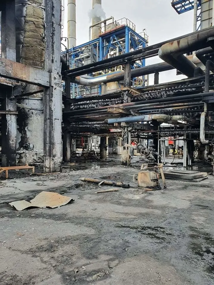 FOTO Cum arată interiorul Rafinăriei Petromidia Năvodari după explozia devastatoare de azi dimineață – poza 2