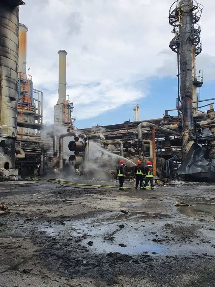 FOTO Cum arată interiorul Rafinăriei Petromidia Năvodari după explozia devastatoare de azi dimineață – poza 5