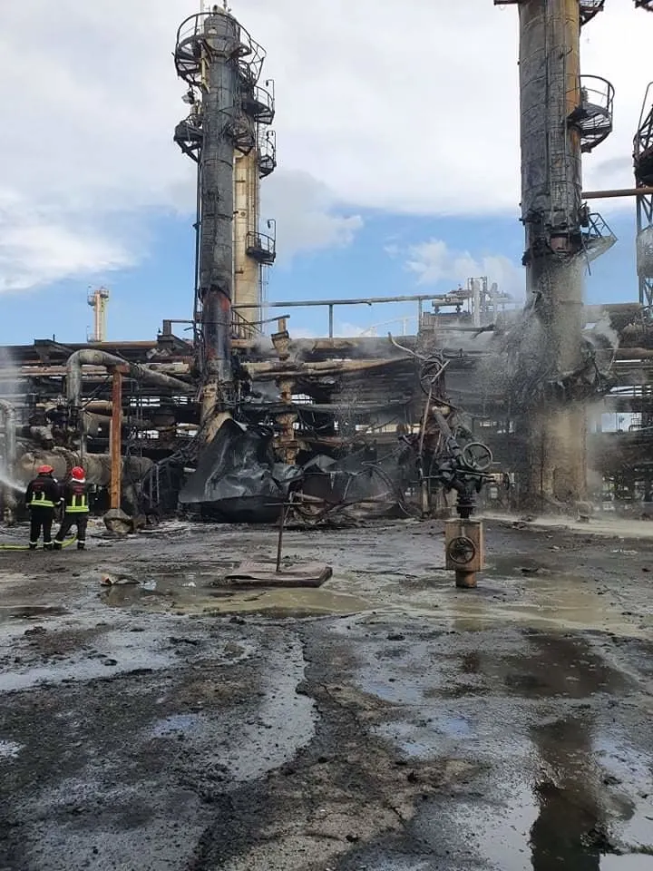 FOTO Cum arată interiorul Rafinăriei Petromidia Năvodari după explozia devastatoare de azi dimineață – poza 6