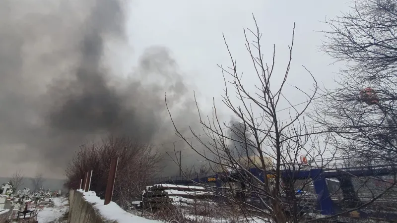 Incendiu violent la un depozit de lângă București: 40 de oameni evacuați: 4 victime - Degajări mari de fum - Mesaj RO-Alert - VIDEO – poza 5