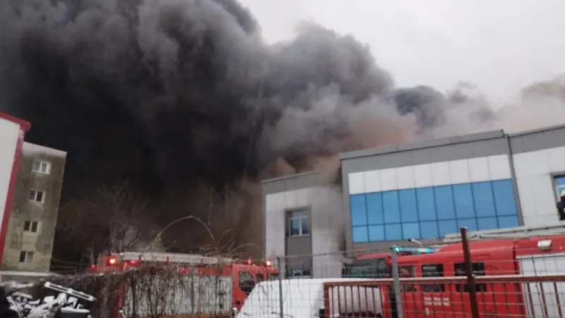 Incendiu violent la un depozit de lângă București: 40 de oameni evacuați: 4 victime - Degajări mari de fum - Mesaj RO-Alert - VIDEO – poza 3
