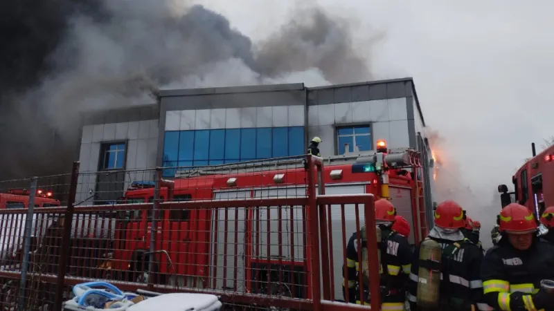 Incendiu violent la un depozit de lângă București: 40 de oameni evacuați: 4 victime - Degajări mari de fum - Mesaj RO-Alert - VIDEO – poza 2