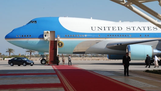 Problemă electrică minoră la bordul Air Force One: Trump s-a întors la Washington în drum spre Davos — image 2