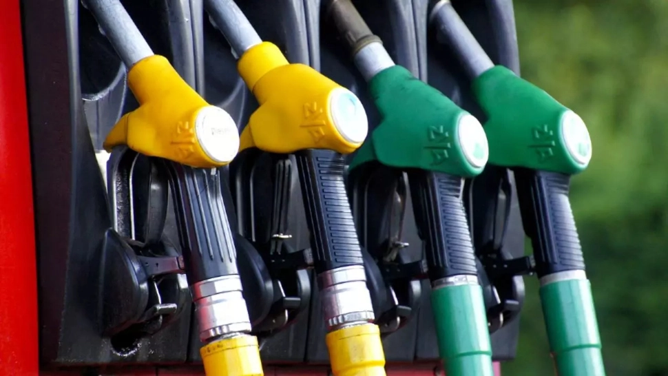 Articolul analizează propunerea AUR de reducere a TVA la carburanți în sesiunea extraordinară a Parlamentu… — rated ÎNȘELĂTOR