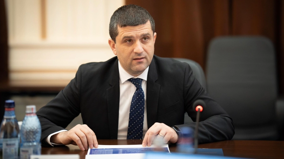 Declarațiile ministrului interimar al Transporturilor, Radu Miruță, privind situația financiară a TAROM, de… — rated ADEVĂRAT