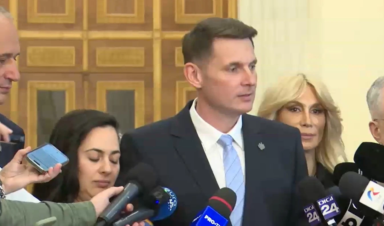 O știre de presă scurtă care afirmă că președintele Senatului, Mircea Abrudean, va merge la Comisia de co… — verdict ADEVĂRAT