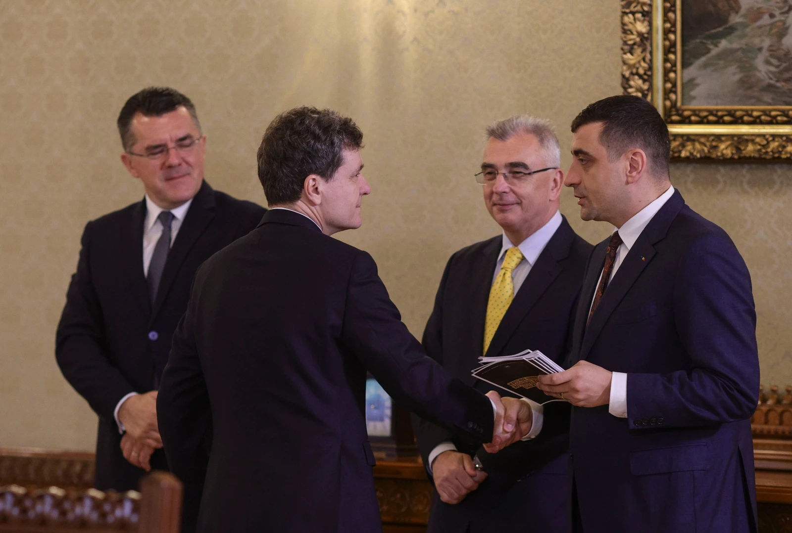 Articolul susține că un sondaj INSCOP Research, realizat între 11-14 mai 2026, arată AUR pe primul loc cu 38.2%… — rated FALS
