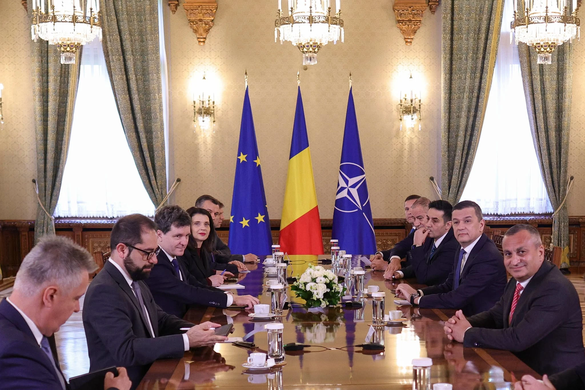 Articolul raportează despre consultările PSD cu președintele Nicușor Dan pentru formarea unui nou guvern,… — verdict ADEVĂRAT