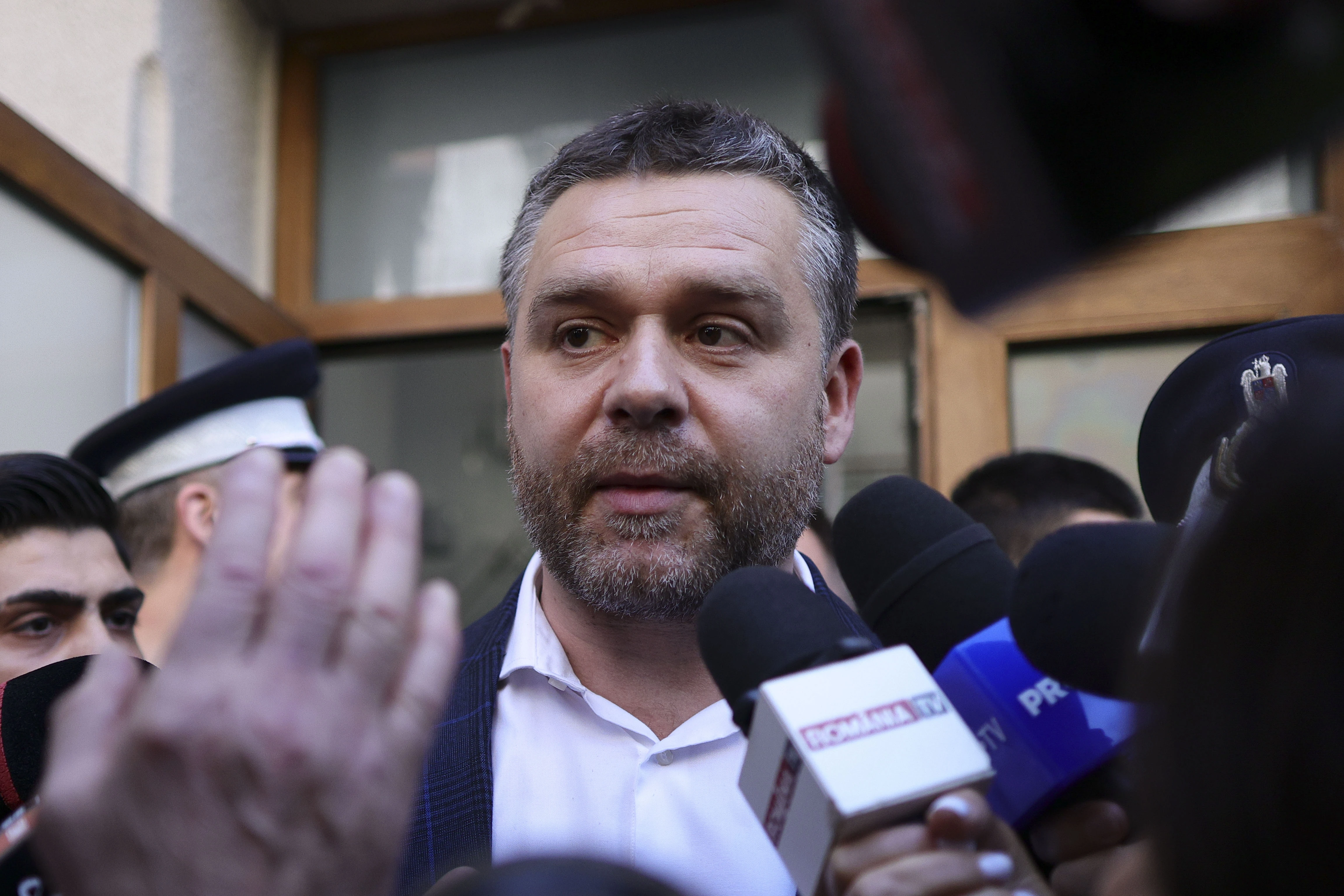 Un articol care susține că primarul Capitalei, Ciprian Ciucu, ar fi amenințat procurorii DNA în contextul… — rated ÎNȘELĂTOR
