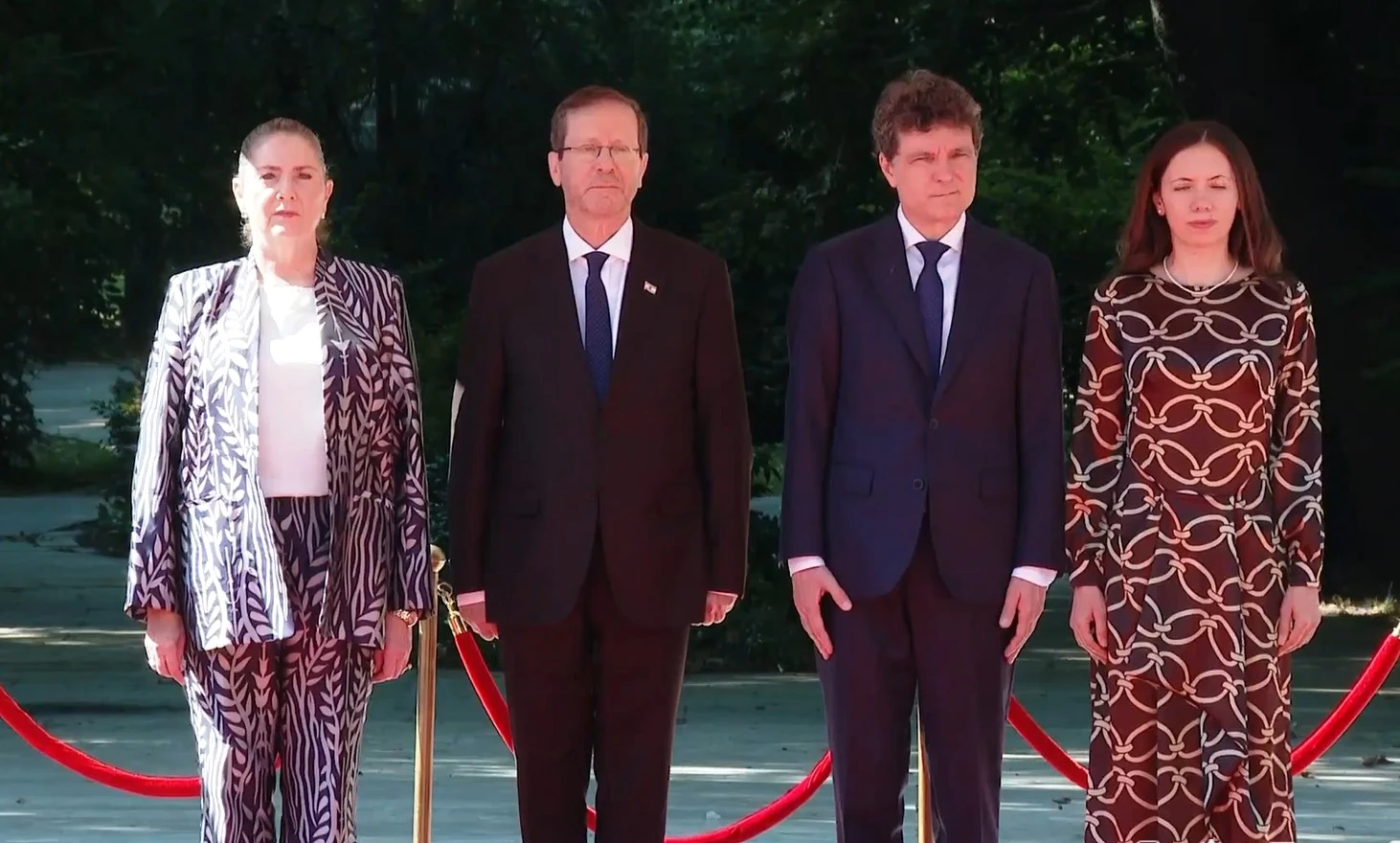 Articolul prezintă vizita oficială a președintelui Israelului, Isaac Herzog, în România, la invitația pre… — verdict ADEVĂRAT