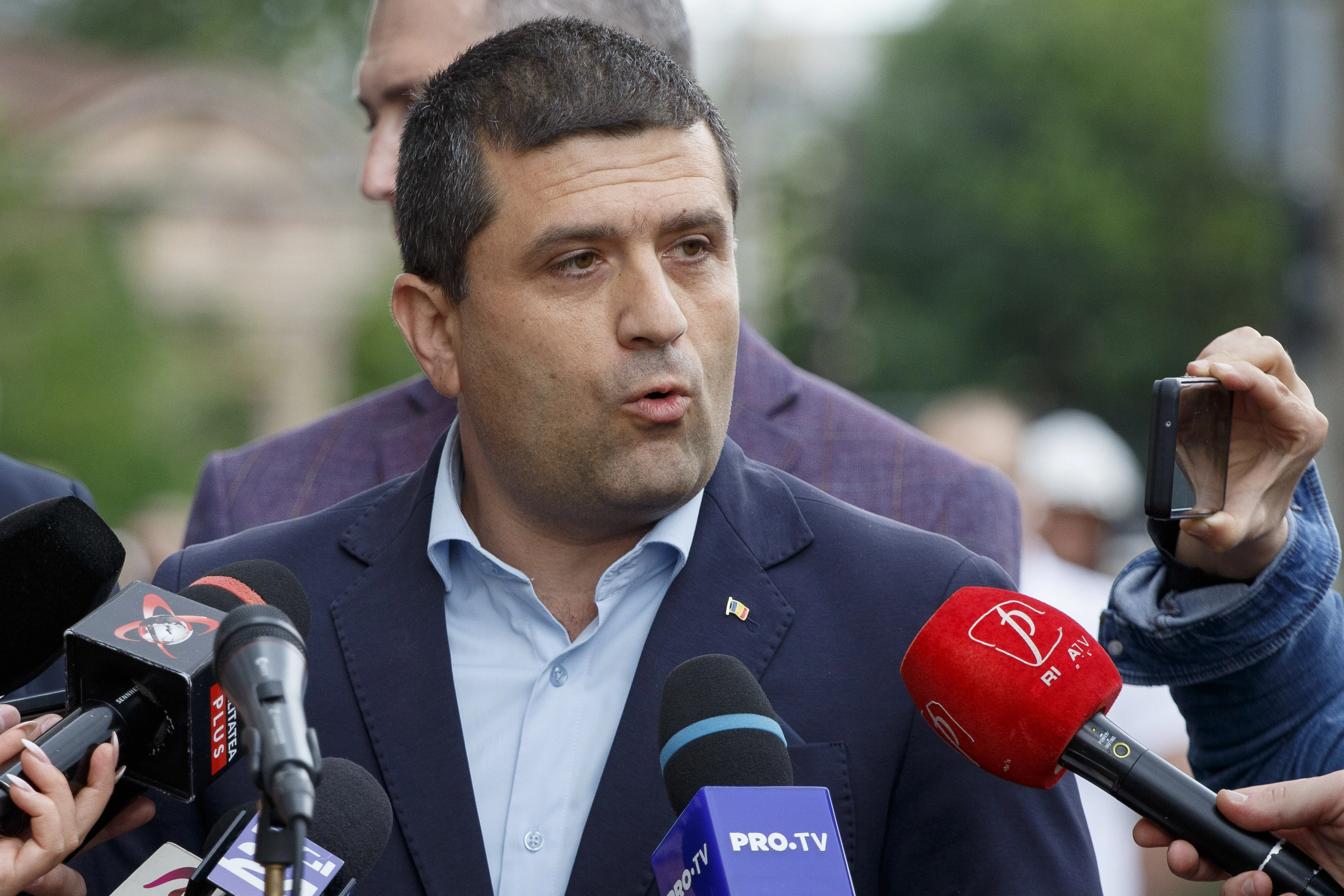 Declarațiile ministrului interimar al Transporturilor, Radu Miruță, privind darea în circulație a până la 1… — rated ADEVĂRAT