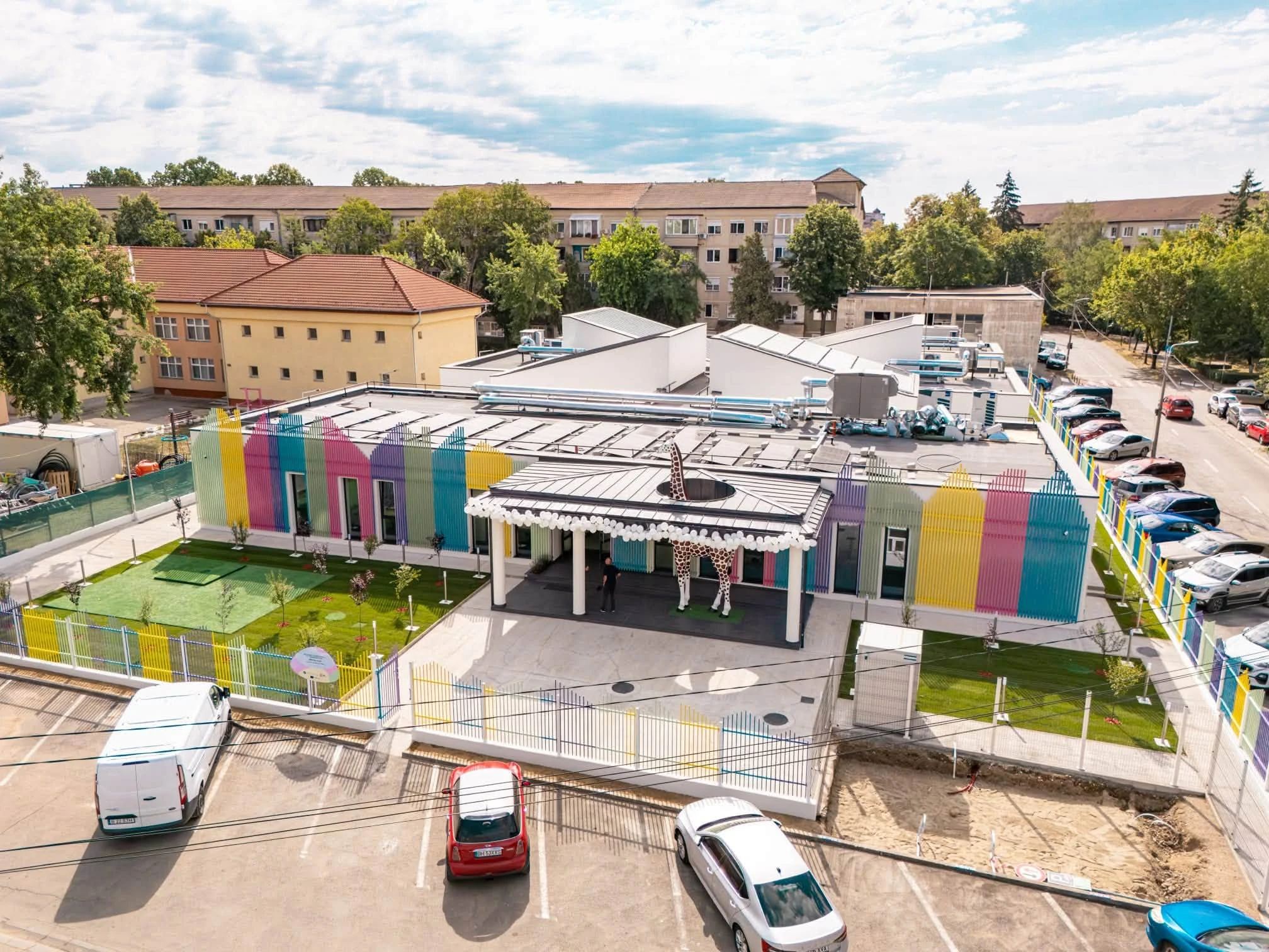 Articolul critică costurile de construcție ale unei creșe noi din Oradea (12 milioane de lei pentru 40 d… — verdict ÎNȘELĂTOR